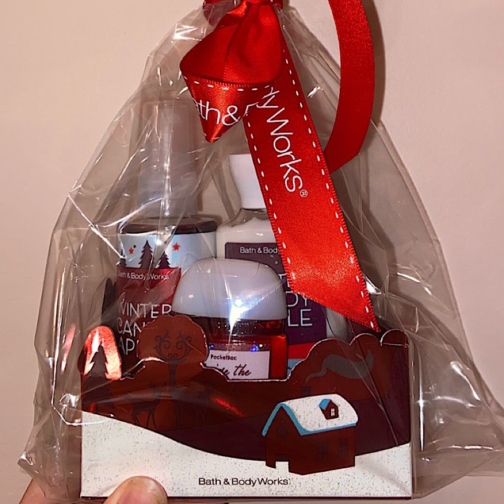 Bath and Body Works Winter Candy Apple gift set